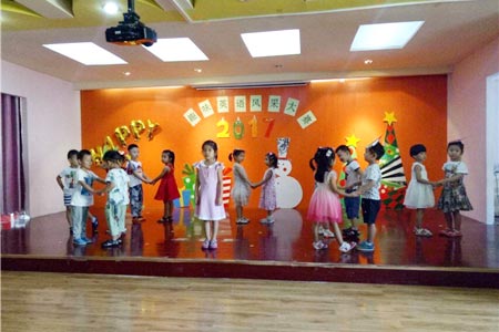 加強引導幼兒的社會(huì )交往能力